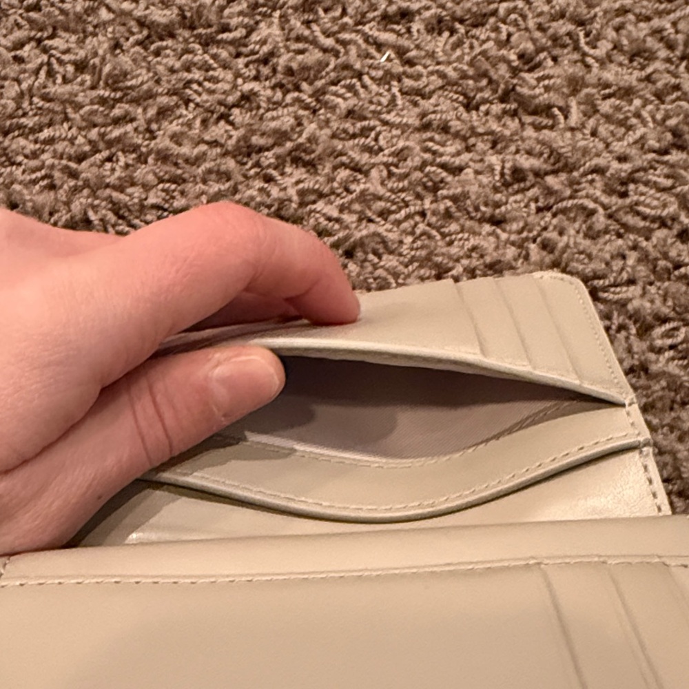 Marc Jacobs Ivory Wallet with Gold Accent - Picture 5 of 9